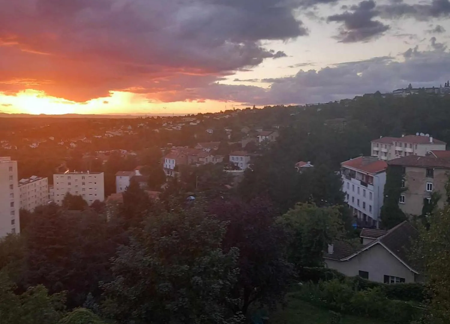 Apartment L'Appart De Babou Rez De Chaussee Parking Free Draps Wifi Thiers France